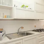 Syrentum Apartment *